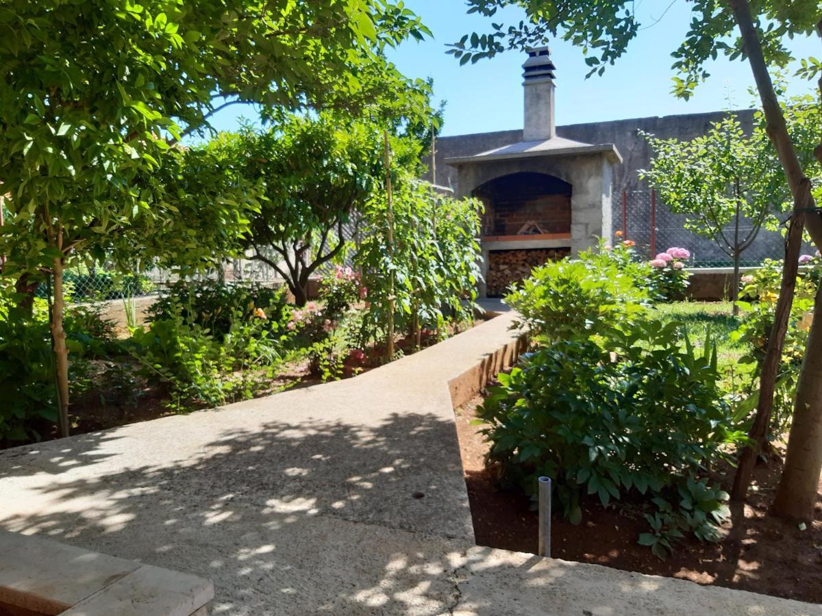 Jardin With Free Cowered Parking *