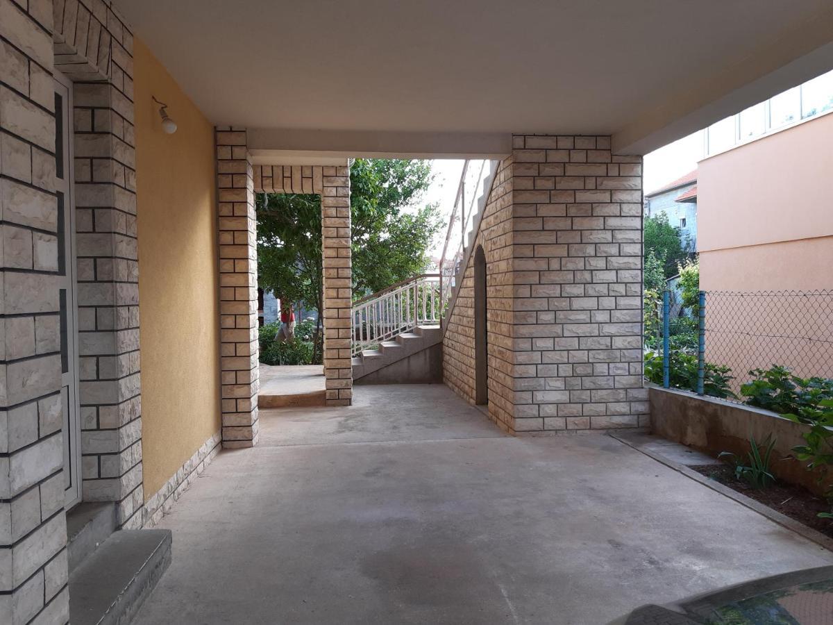 Jardin With Free Cowered Parking Vakantiehuis Zadar