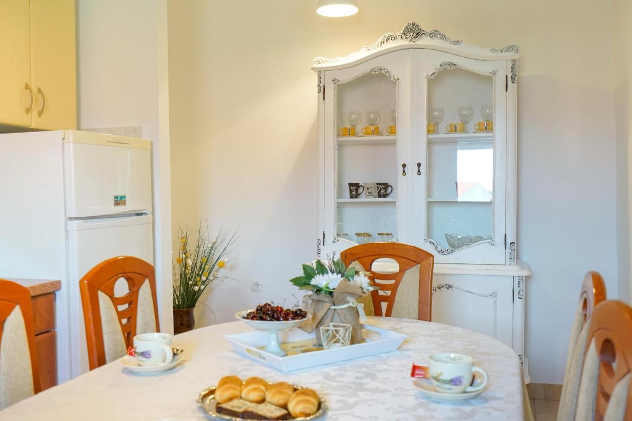 Vakantiehuis Jardin With Free Cowered Parking Zadar