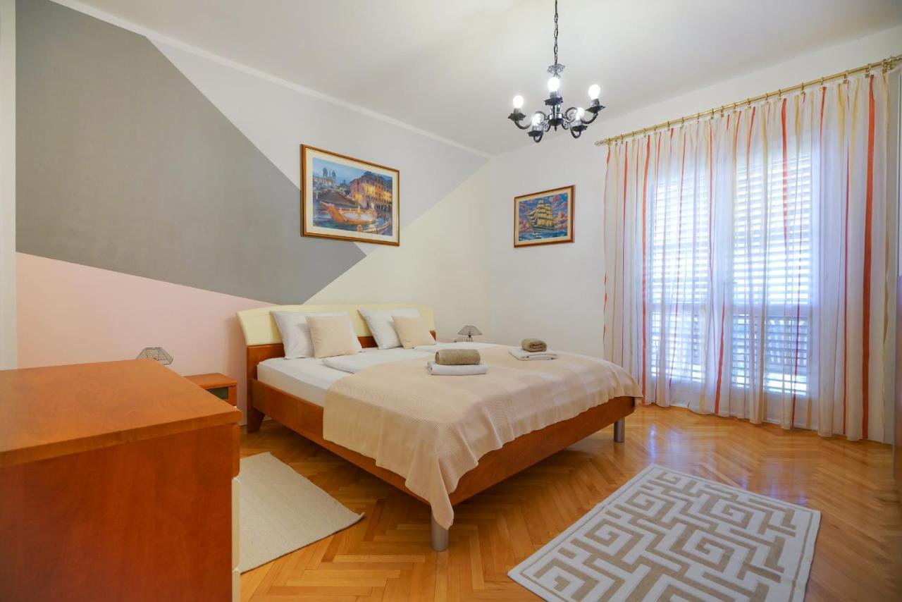 Jardin With Free Cowered Parking Zadar