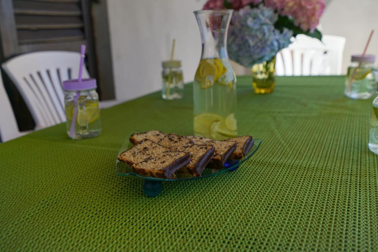 Jardin With Free Cowered Parking Počitniška hiša *