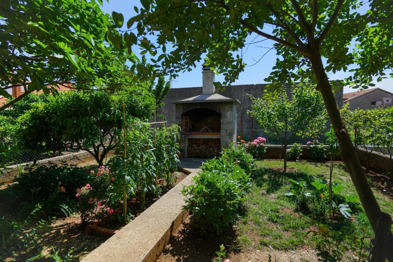 Jardin With Free Cowered Parking *