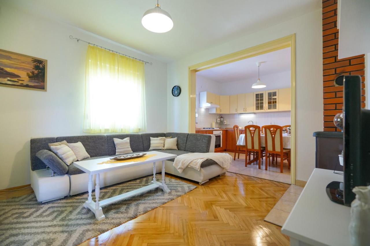 Vakantiehuis Jardin With Free Cowered Parking *